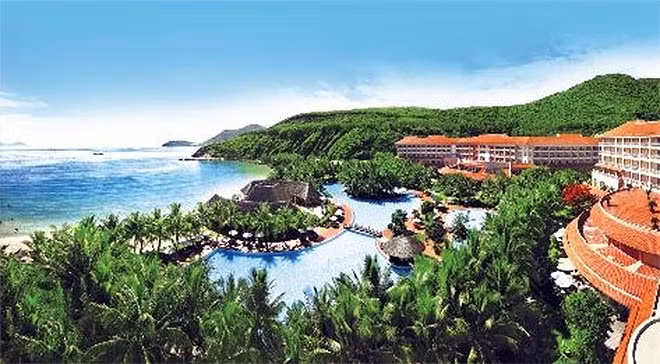 Vinpearl Nha Trang tọa lạc tại đảo Hòn Tre sở hữu hệ thống 4 khách sạn và resort quy mô "khủng" gần 1.400 phòng khách sạn và hơn 670 villas.