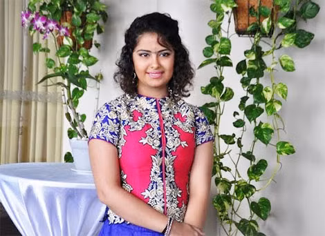 Nữ diễn viên “Cô dâu 8 tuổi” – Avika Gor thực tế...