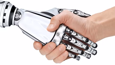 Có ý kiến cho rằng, robot đã và đang trở thành người bạn tốt của con người, nhưng số khác lại xem robot như một kẻ thù.