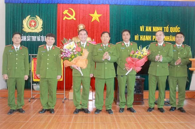 Khen thưởng CBCS Phòng PC52