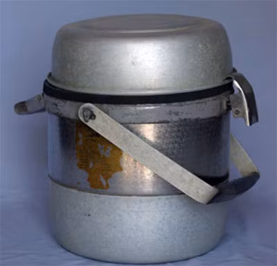 Phích đá Liên Xô của gia đình bà Trần Hải Nhị, Kim Liên, Hà Nội dùng từ năm 1988.