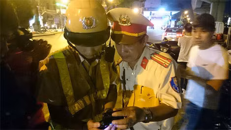 Đây là loại camera giám sát do Việt Nam tự nghiên cứu và sáng chế, phù hợp với điều kiện làm việc của các tổ công tác làm nhiệm vụ đặc biệt. Giá thành cũng giảm một nửa so với camera nhập từ nước ngoài về.
