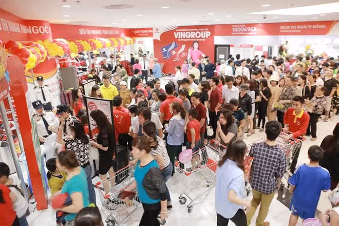 Vincom Center Phạm Ngọc Thạch đang triển khai chương trình siêu khuyến mãi khách hàng tham dự vòng quay may mắn 100% trúng thưởng.