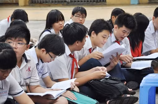 Kỷ luật hiệu trưởng nếu học sinh bị giáo viên ép học thêm