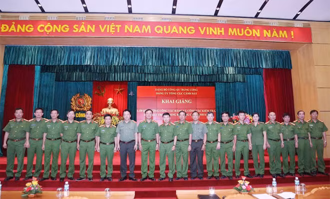 Các học viên tham gia lớp bồi dưỡng. Các học viên tham gia lớp bồi dưỡng.