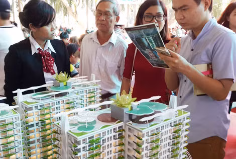 Tiền sử dụng đất là gánh nặng của người mua nhà. Tiền sử dụng đất là gánh nặng của người mua nhà.