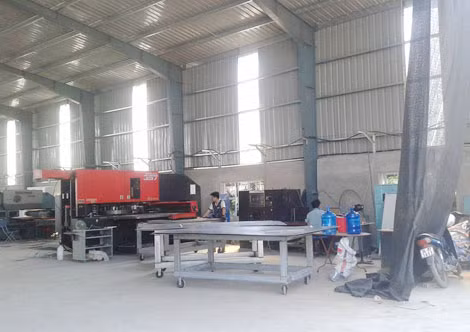 Phần lớn các xưởng sản xuất tại “cụm công nghiệp chui” này là sản xuất cơ khí và thiết bị điện.