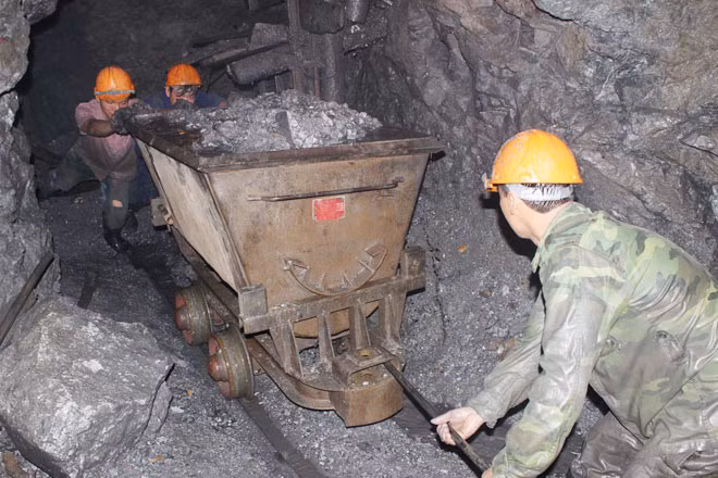 Nguồn thu từ tài nguyên ở Việt Nam ngày càng giảm trong khi sản lượng khai thác vẫn không ngừng tăng lên.