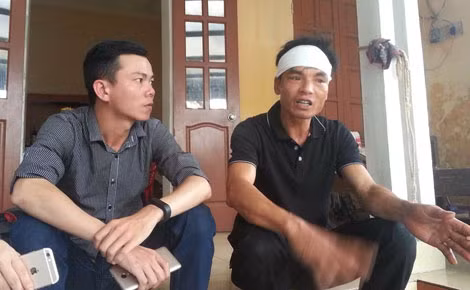 Anh Khắc trao đổi với phóng viên về cái chết của vợ.