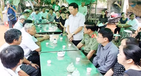 Lãnh đạo tỉnh Bắc Giang động viên, thăm hỏi gia đình các nạn nhân.