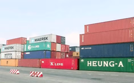Việc quản lý hàng tạm nhập – tái xuất vẫn tiềm ẩn nhiều rủi ro.