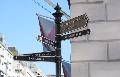 ...ở London mang màu đỏ đặc trưng.