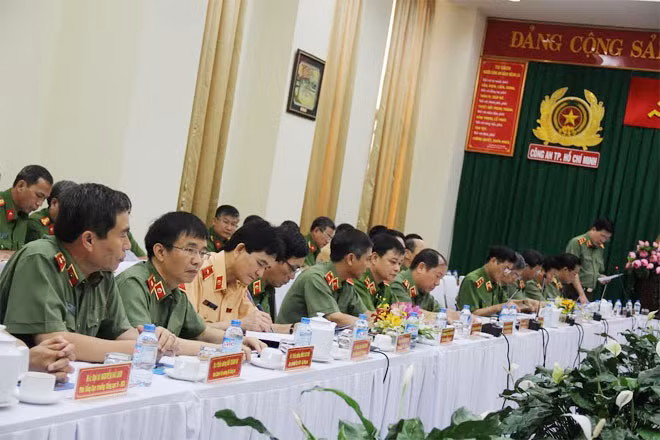 Lãnh đạo các Tổng cục, Cục nghiệp vụ thuộc Bộ Công an trong đoàn kiểm tra.