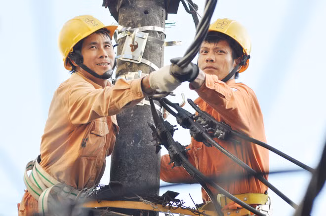 Bộ Công Thương cho rằng giá điện Việt Nam còn thấp so với khu vực là một nguyên nhân khiến sử dụng còn lãng phí. Bộ Công Thương cho rằng giá điện Việt Nam còn thấp so với khu vực là một nguyên nhân khiến sử dụng còn lãng phí.