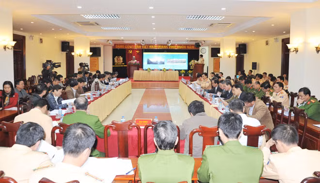 Các đại biểu đối thoại đảm bảo ATGT đường sắt. Các đại biểu đối thoại đảm bảo ATGT đường sắt.