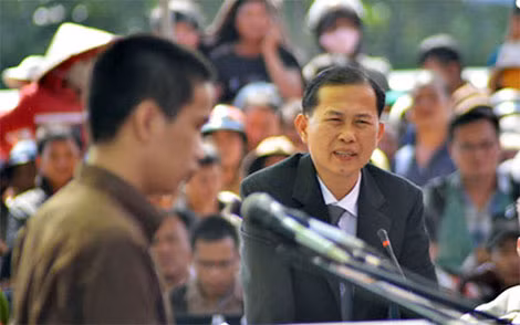 Luật sư Lê Văn Nam bào chữa cho Vũ Văn Tiến tại phiên tòa sơ thẩm.