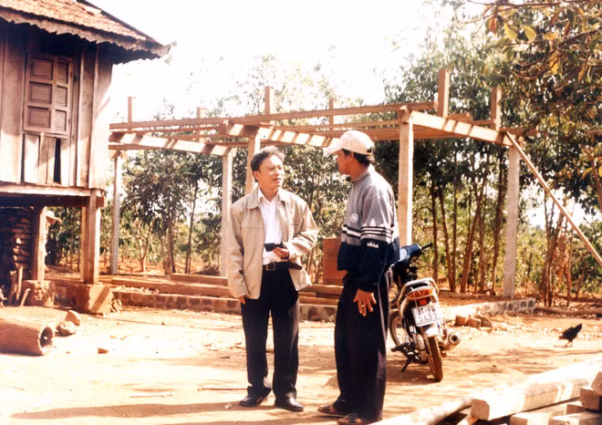 Tác giả trong một lần tác nghiệp tại Tây Nguyên.
