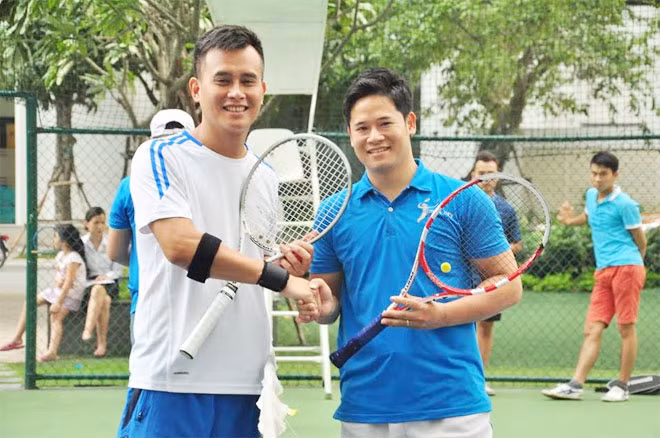Cư dân Vinhomes hào hứng tại vòng sơ loại bộ môn tennis.