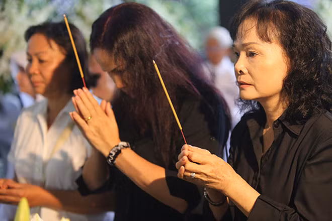 Sinh thời, Nghệ sĩ Ưu tú Quang Lý là người chồng, người cha mẫu mực, hết lòng yêu thương vợ con. Ông còn là một nghệ sĩ giản dị, khiêm nhường, luôn dành tâm huyết cho công việc biểu diễn, giảng dạy âm nhạc và gần gũi thế hệ nghệ sĩ trẻ.