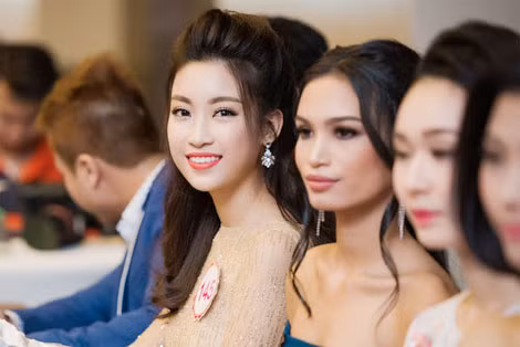 Rút kinh nghiệm từ Hoa hậu Hoàn vũ 2015, lần này, Mỹ Linh chủ động hơn trong quá trình tham gia cuộc thi. Cô chia sẻ đã biết nắm bắt cơ hội mỗi khi máy ảnh hướng đến cô.