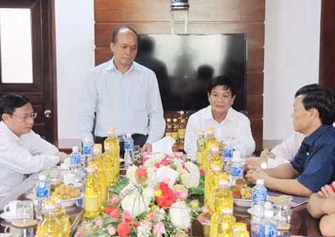 Thứ trưởng Bộ NN&PTNT Vũ Văn Tám đến thăm và đánh giá cao sản phẩm Dầu ăn cao cấp Ranee của Tập đoàn Sao Mai.