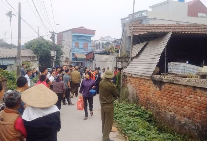 Người dân hiếu tập trng ở hiện trường vụ trọng án.