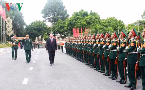 Chủ tịch nước Trần Đại Quang dự lễ kỷ niệm 70 năm ngày truyền thống của LLVT Quân khu 2.