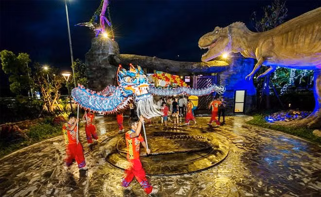 Lễ hội đón Trăng Rằm huyền ảo trong không gian phảng phất nét cổ đại tại công viên Khủng Long.