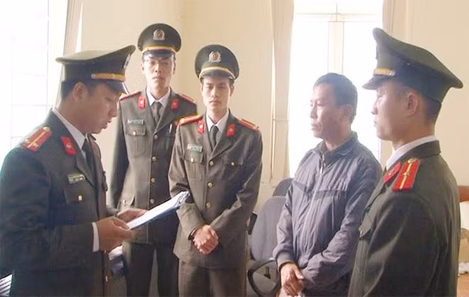 Cơ quan An ninh điều tra Công an tỉnh Thanh Hóa thi hành lệnh bắt tạm giam đối với Hoàng Giáp.