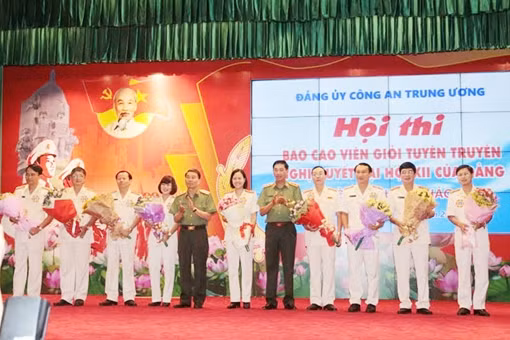 Nâng cao kỹ năng tuyên truyền, phố biến Nghị quyết 12 của Đảng