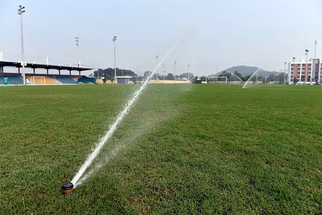 Trong ảnh là hệ thống 6 sân bóng đá 11 người tiêu chuẩn FIFA nằm ở phía nam của trung tâm.