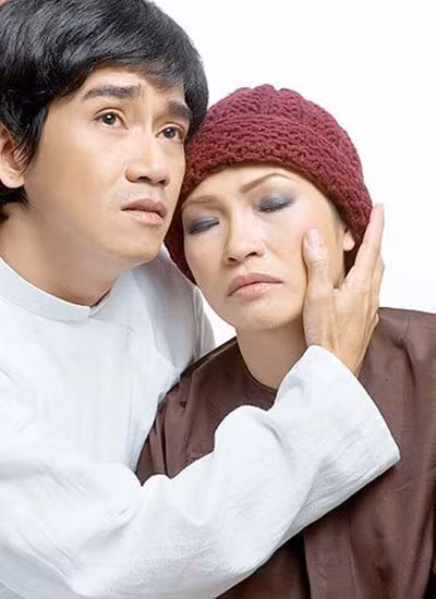 Minh Thuận cũng tự đứng ra đầu tư, sản xuất vở cải lương "Lan và Điệp" năm 2008 với kinh phí một tỷ đồng. Vở quy tụ hàng loạt ca sĩ Cẩm Ly, Phương Thanh, Thanh Thảo, Hồng Ngọc, Đàm Vĩnh Hưng... Nam ca sĩ chia sẻ, trong nhiều lần đi nước ngoài, anh có cơ hội xem nhạc kịch ở các sân khấu lớn vì thế quyết tâm dành hai năm tìm tòi ý tưởng làm vở cải lương ca kịch, vừa có yếu tố dân tộc vừa mới mẻ và hiện đại, cho khán giả trong nước.