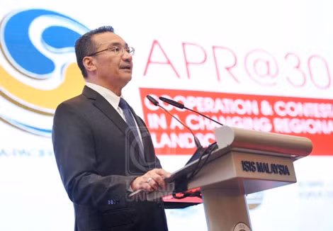 Bộ trưởng Quốc phòng Malaysia Hishammuddin Tun Hussein phát biểu tại phiên toàn thể thứ nhất Hội nghị bàn tròn châu Á - Thái Bình Dương lần thứ 30. Ảnh: Bernama.