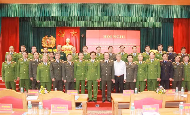 Thứ trưởng Nguyễn Văn Thành với các đại biểu tại Hội nghị.