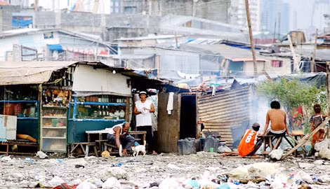 Tổng thống Duterte phải đối mặt với yêu cầu vực dậy một quốc gia vẫn bị ám ảnh bởi nghèo đói, có cơ sở hạ tầng yếu kém và duy trì tăng trưởng kinh tế. Tổng thống Duterte phải đối mặt với yêu cầu vực dậy một quốc gia vẫn bị ám ảnh bởi nghèo đói, có cơ sở hạ tầng yếu kém và duy trì tăng trưởng kinh tế.