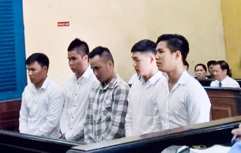 Các bị cáo bị kháng nghị tại tòa.
