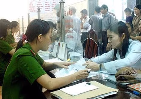 Nhiều ý kiến đề nghị hệ thống đăng kí hộ khẩu cần được nới lỏng hơn... Nhiều ý kiến đề nghị hệ thống đăng kí hộ khẩu cần được nới lỏng hơn...