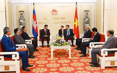 Bộ trưởng Tô Lâm và ngài Meach Sophana tại buổi tiếp.
