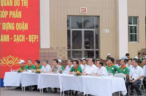 Đồng chí Hoàng Trung Hải, Ủy viên Bộ Chính trị, Bí thư Thành ủy Hà Nội dự lễ ra quân.
