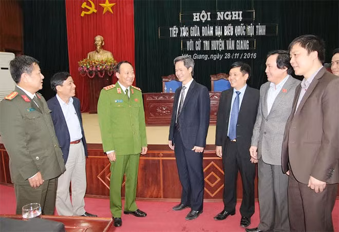 Đại biểu Quốc hội tiếp xúc cử tri huyện Văn Giang.