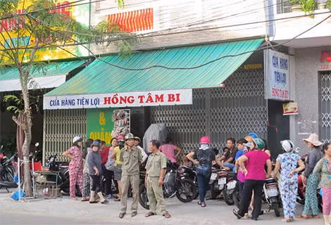 Phong tỏa hiện trường để khám nghiệm điều tra vụ tai nạn lao động. Phong tỏa hiện trường để khám nghiệm điều tra vụ tai nạn lao động.