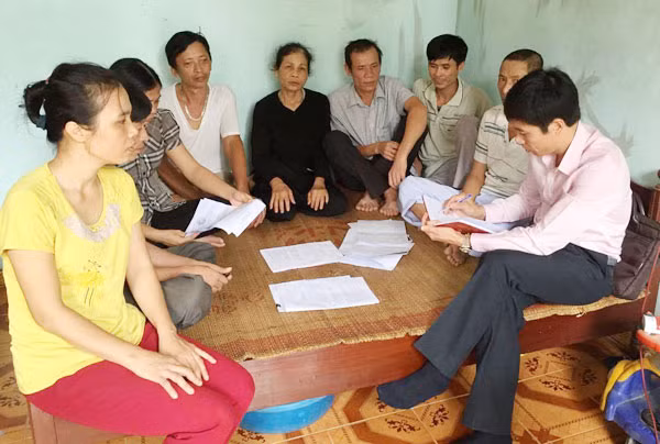 Người dân trình bày sự việc với PV Báo CAND.