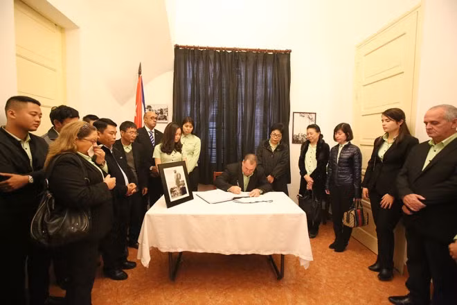 Lễ viếng tại Đại sứ quán Cuba sẽ kéo dài đến hết ngày 3-12.