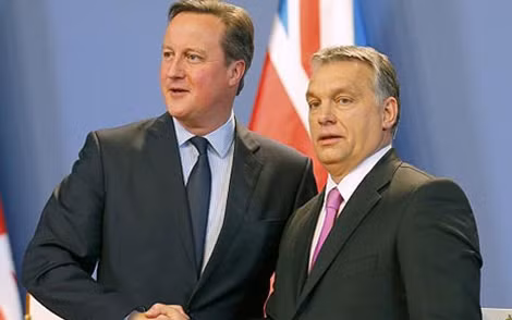 Thủ tướng Anh David Cameron (trái) và Thủ tướng Hungary Viktor Orbán (phải)