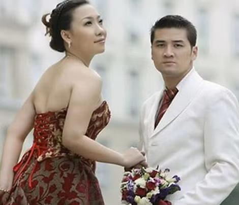 Hiền anh và chồng, cựu cầu thủ bóng đá Nguyễn Mạnh Dũng.