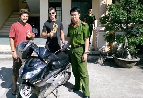 Chiếc xe máy được Công an phường Thắng Lợi giao trả lại cho 2 du khách Pháp (ảnh của CA phườngThắng Lợi)