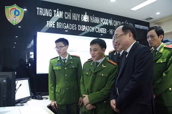 Thứ trưởng Nguyễn Văn Thành thăm phòng Trung tâm điều hành PCCC và CNCH quốc gia.