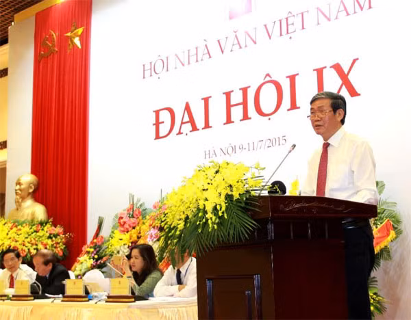 Đồng chí Đinh Thế Huynh, Ủy viên Bộ Chính trị, Bí thư Trung ương Đảng, Trưởng Ban Tuyên giáo Trung ương phát biểu chỉ đạo Đại hội.