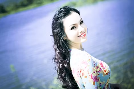 Ca sĩ Tân Nhàn.