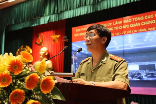 Đại tá Nguyễn Đức Minh, Phó cục trưởng Cục Tham mưu Tổng cục Chính trị CAND báo cáo kết quả tổ chức đối thoại tại cơ sở